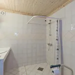 بيت خشبي & *